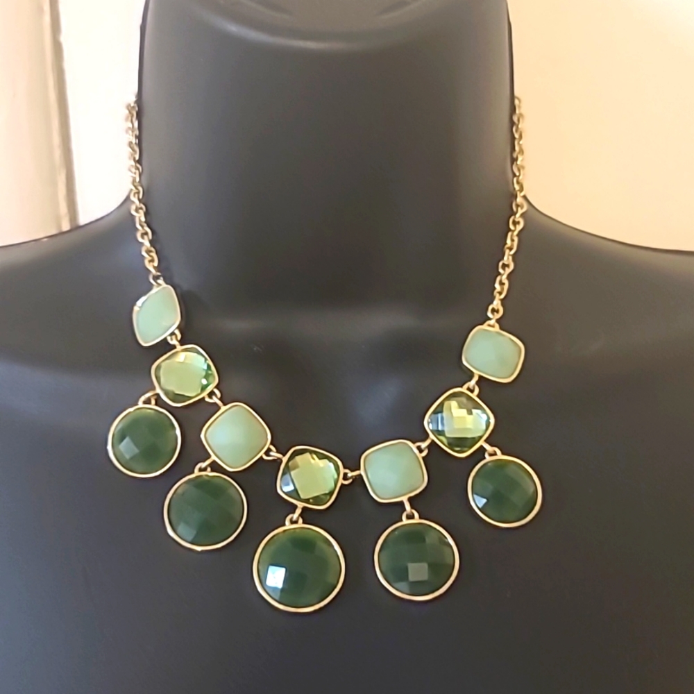 Green statement necklace